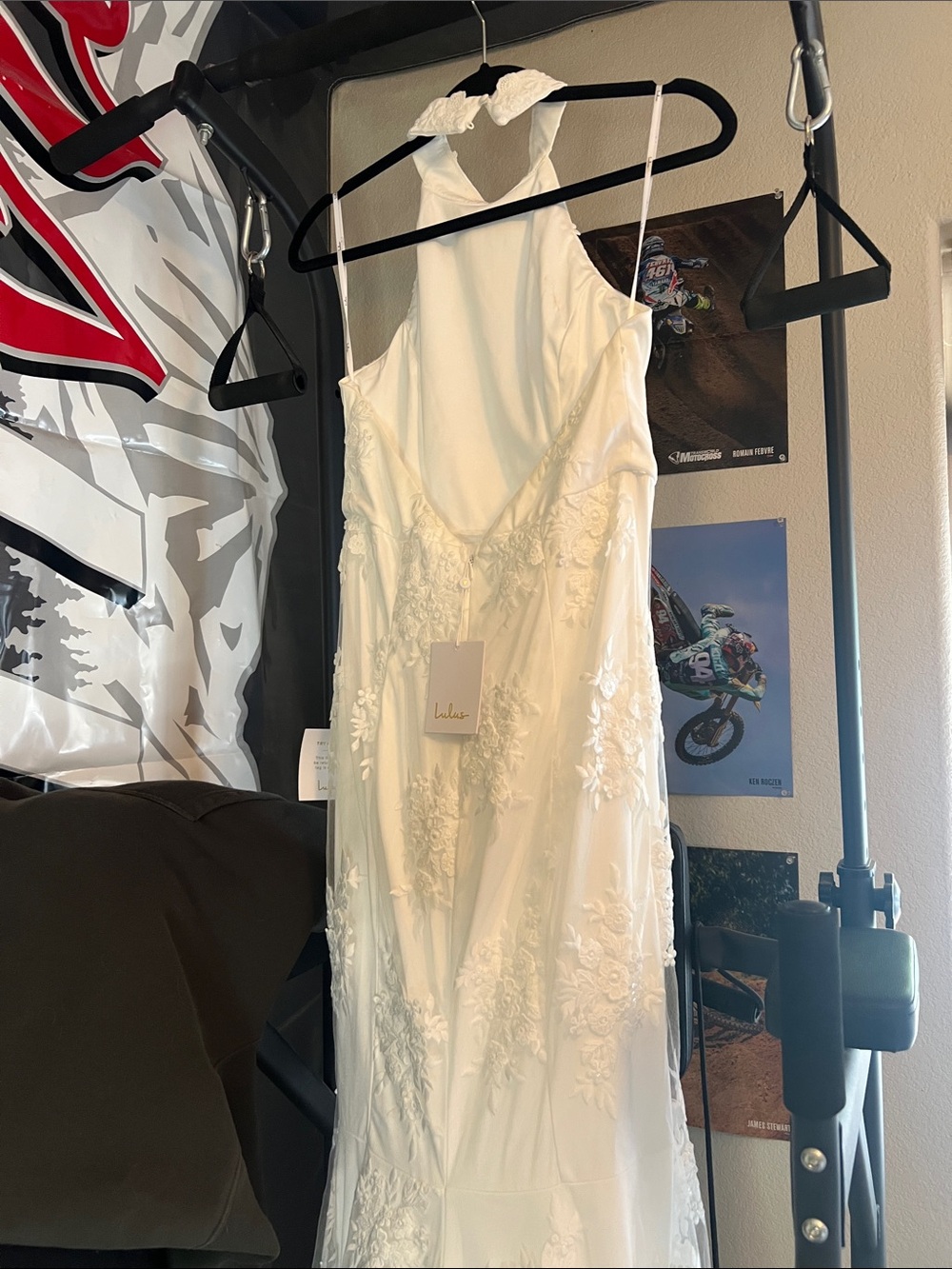 Lulu’s beaded lace halter bridal gown - Picture 4 of 6